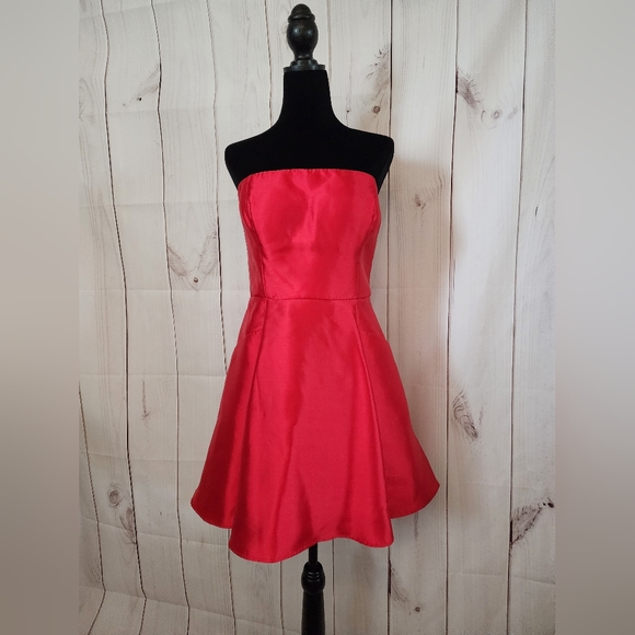 City Triangles Red Strapless Dress, size 15 - Picture 1 of 4